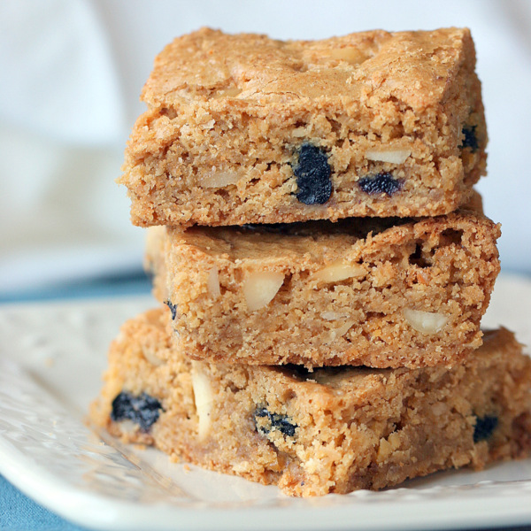 crispy cream blueberry blondies