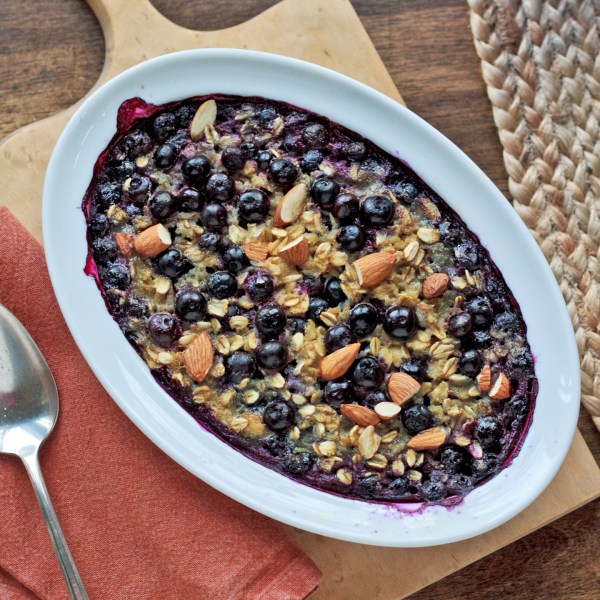 Baked Oatmeal with Blueberries and Almonds