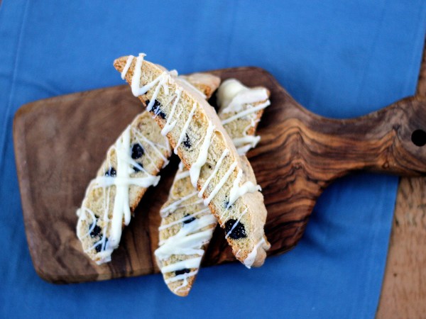 blueberry pecan biscotti