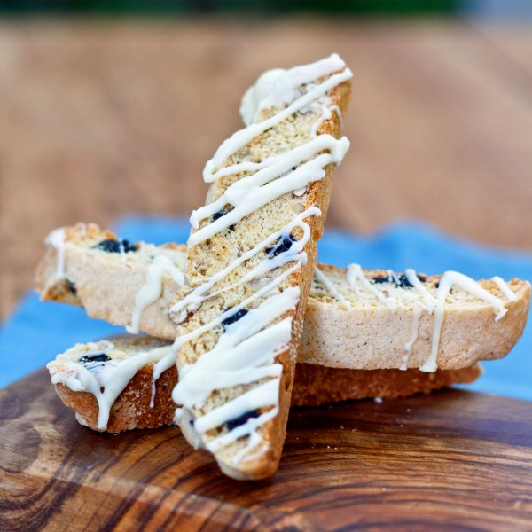 blueberry pecan biscotti